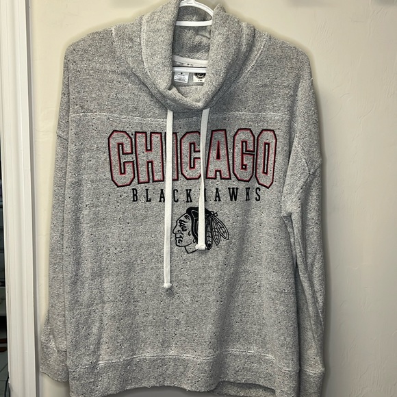Officially Licensed NHL Pullover Chicago Blackhawks with Mock Neck Size M - Picture 1 of 4